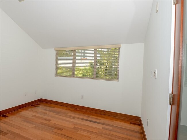 Building Photo - 1243 Franklin St