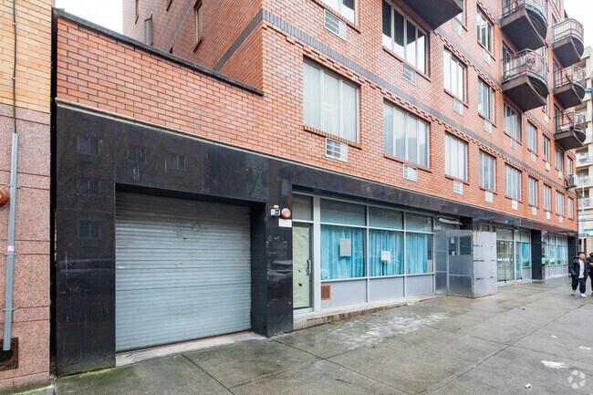 Building Photo - 140-32 Cherry Ave