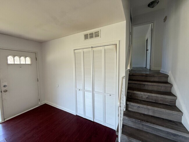 Building Photo - 7805 Brevort Rd