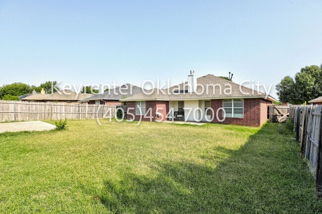 Building Photo - 6016 SE 82nd Pl