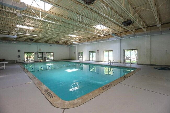 Building Photo - 13 Strawberry Bank Rd