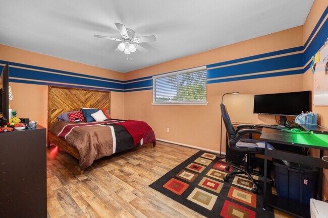 Building Photo - 6514 Vialinda Dr