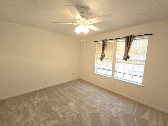 Building Photo - 2502 Fairwind Dr
