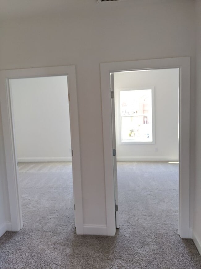 Building Photo - Luxury Town Home - Williamson County - End Unit