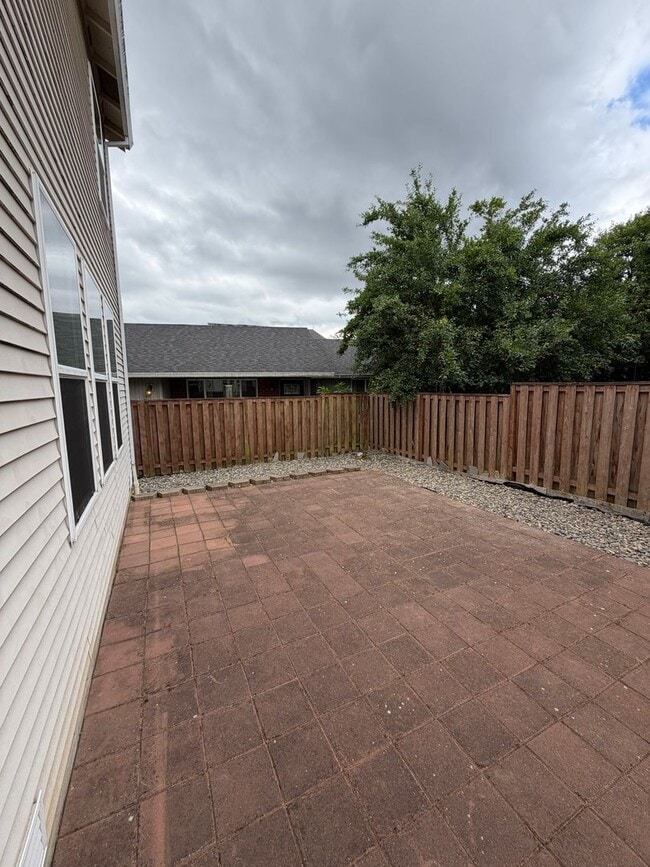 Building Photo - 6108 NE 84th Ave