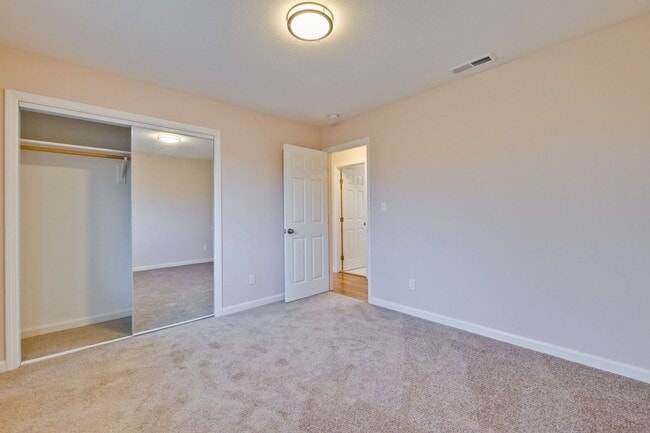 Building Photo - 1425 Sunshadow Ln