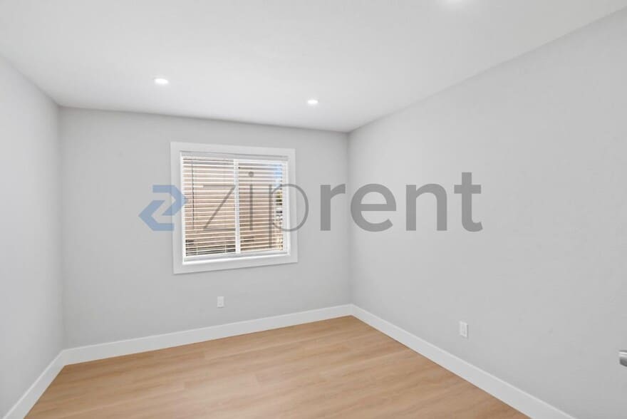Building Photo - Unit A