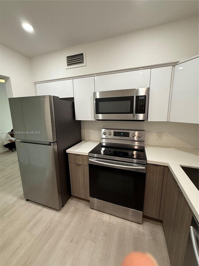 Building Photo - 1150 Madruga Ave