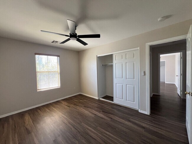 Building Photo - Highly desirable Spectrum community