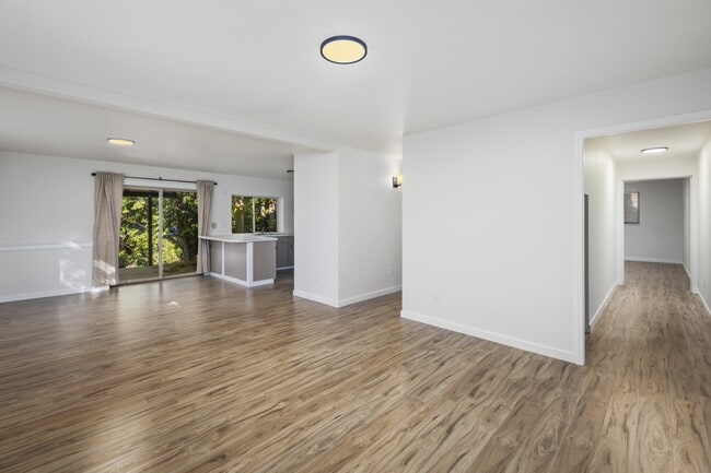 Building Photo - 5502 NE 10th St