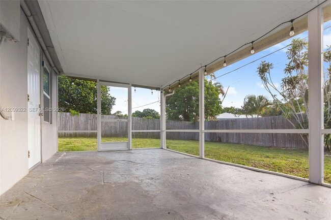 Building Photo - 1481 SW 49th Ave