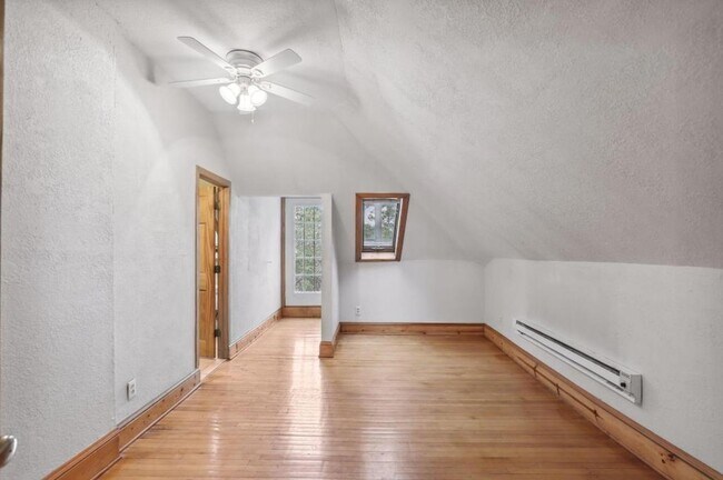 Building Photo - 2515 Lyndale Ave S