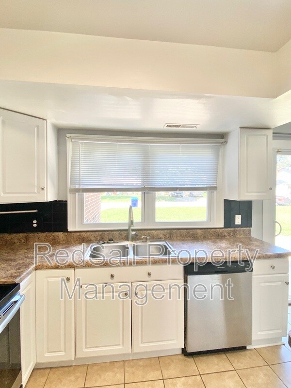 Building Photo - 1028 Anderson Way