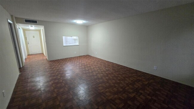 Building Photo - 16800 NE 15th Ave