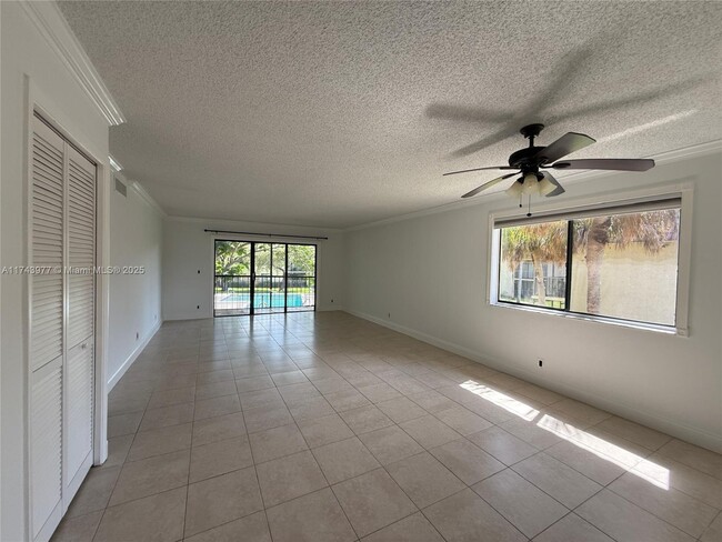 Building Photo - 303 Lakeview Dr