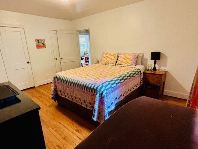 Building Photo - Charming Three Bedroom Two Bath Home on James Island, SC