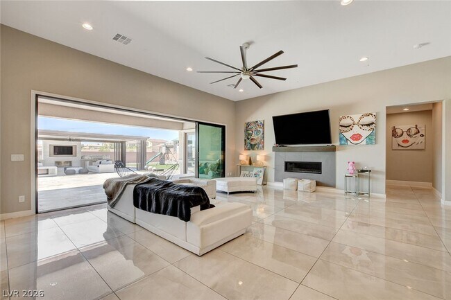 Building Photo - 8477 Wolf Mountain Ct