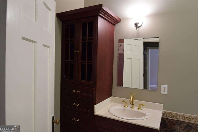 Building Photo - 242 Dodd Ave SW