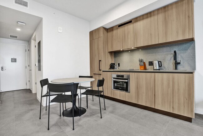 Building Photo - 121 NE 5th St