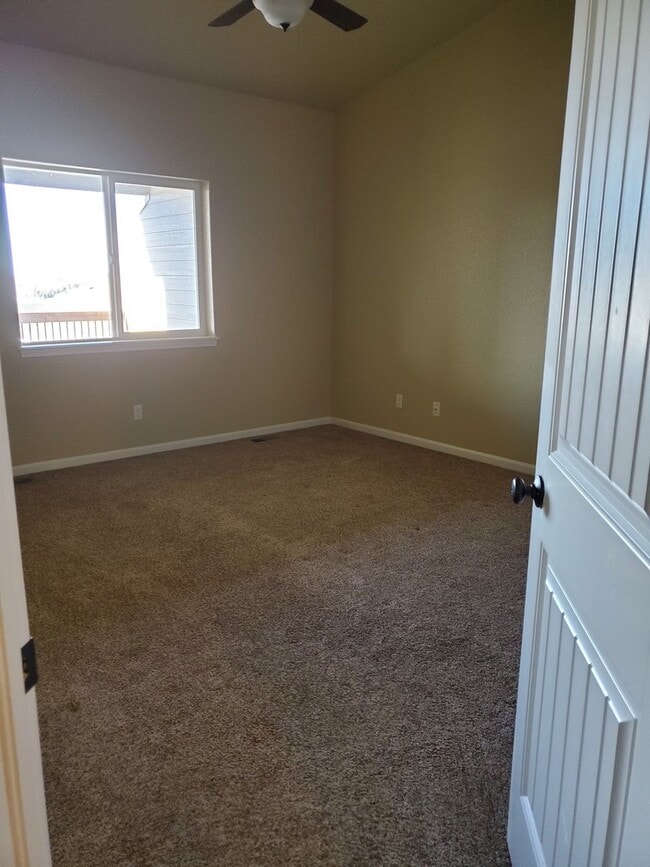 Building Photo - 3 BEDROOM, 2 BATHROOM, SINGLE FAMILY HOME ...