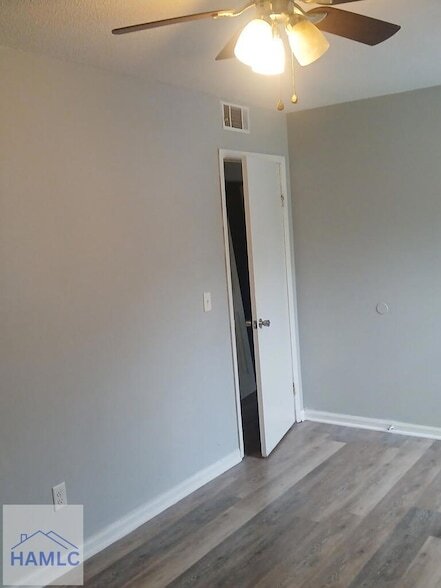 Building Photo - 910 Berkshire Terrace