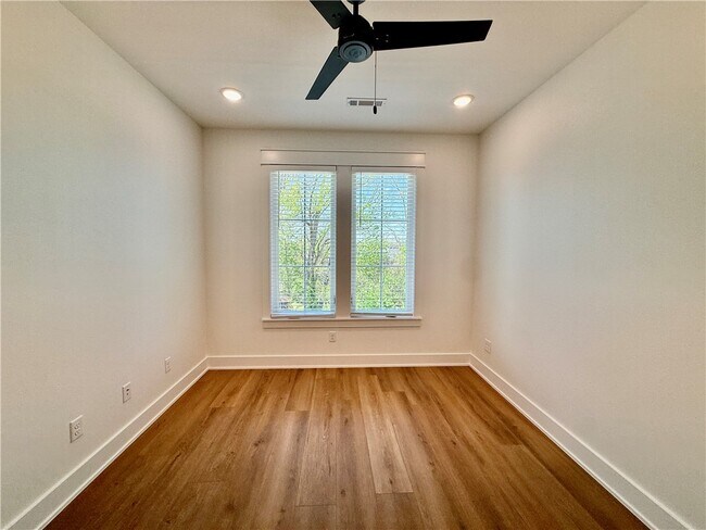 Building Photo - 825 NW 14th St