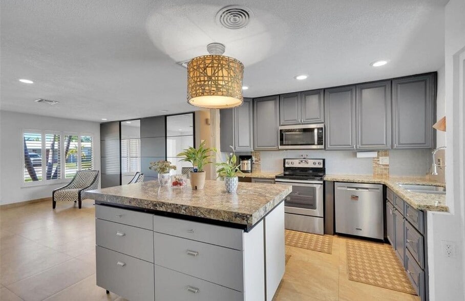 Building Photo - 1736 NW 38th St