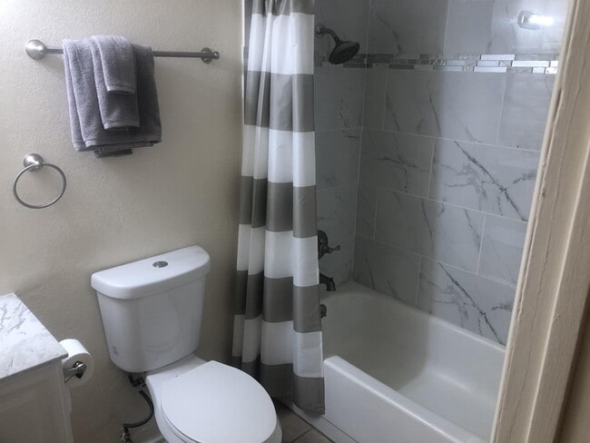 Building Photo - 3055 N Tyndall Ave