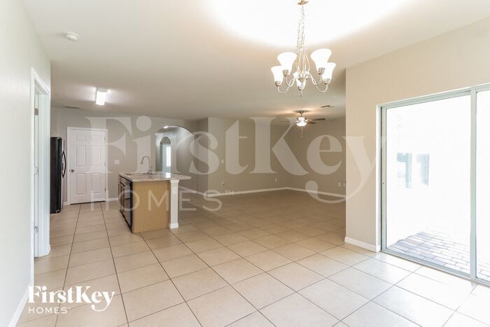 Building Photo - 4527 Antioch St