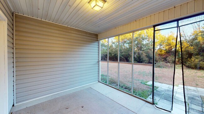 Building Photo - 252 Smallwood Rd