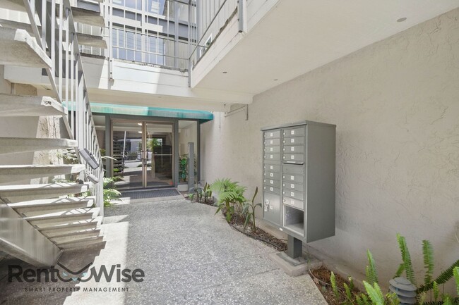 Building Photo - 1534 San Antonio St