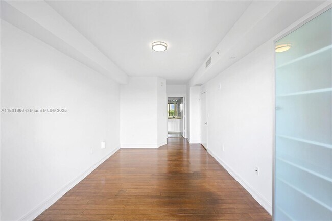 Building Photo - 20000 E Country Club Dr