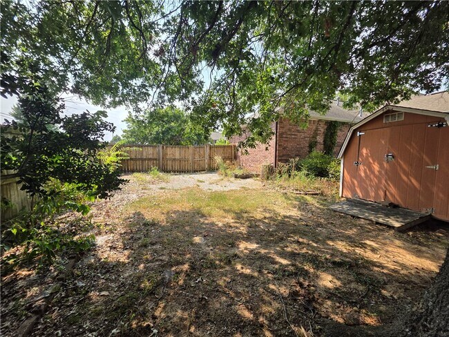 Building Photo - 302 Cross Creek Dr