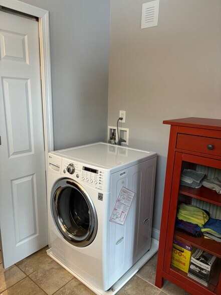 Building Photo - 544 Tolend Rd