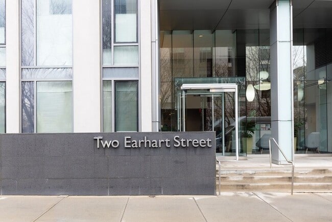 Building Photo - 2 Earhart St