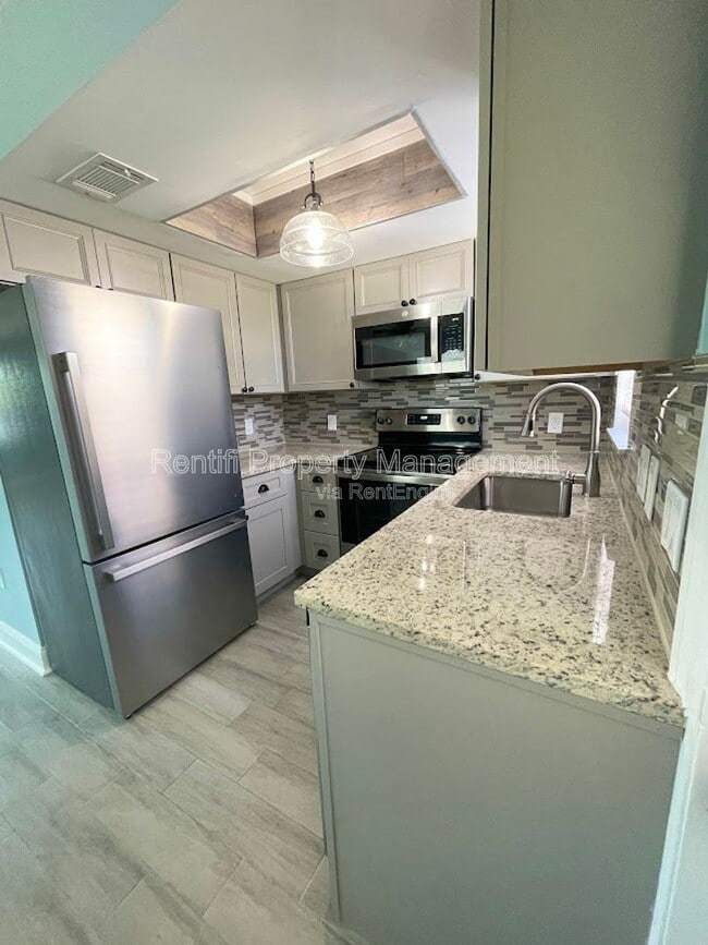 Building Photo - 17325 Whitewater Ct