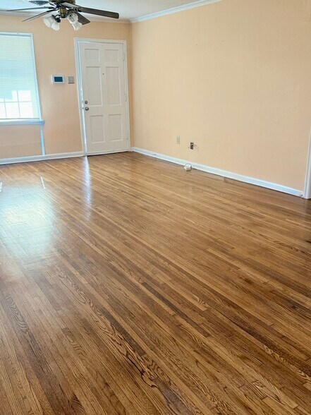 Building Photo - 4634 Amboy Rd