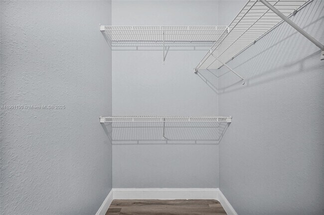 Building Photo - 640 SE 1st St