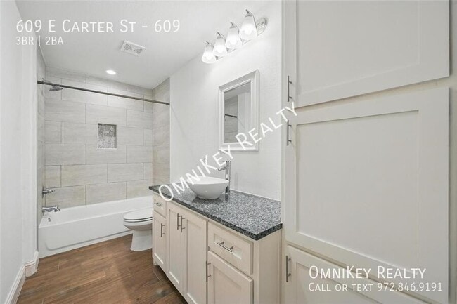 Building Photo - 609 E Carter St