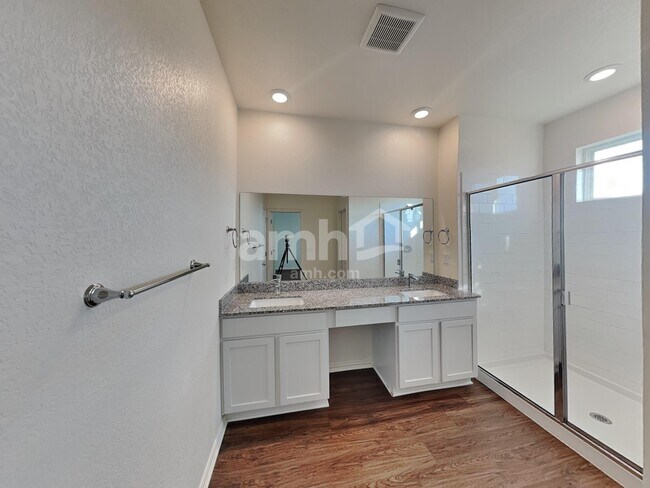 Building Photo - 2735 Spencebrook