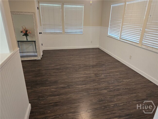 Building Photo - 5014 Spartan Dr