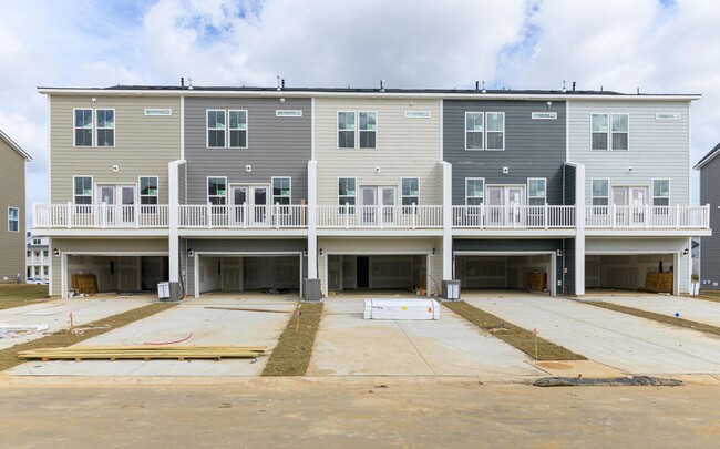 Building Photo - BRAND NEW TOWHOME IN FOXBANK PLANTATION