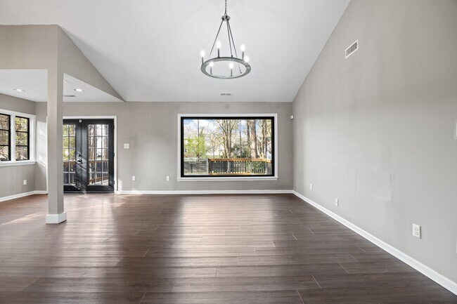 Building Photo - Charming 3BR Home with Large Private Yard Near Downtown Raleigh