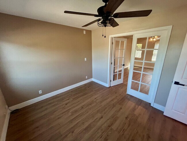 Building Photo - 2012 E Tonopah Dr