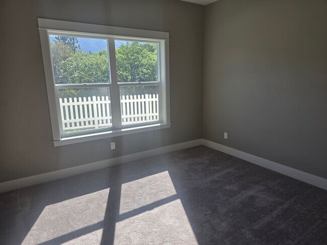 Building Photo - 3 bed 2 bath Brand-New Custom-Built- Home