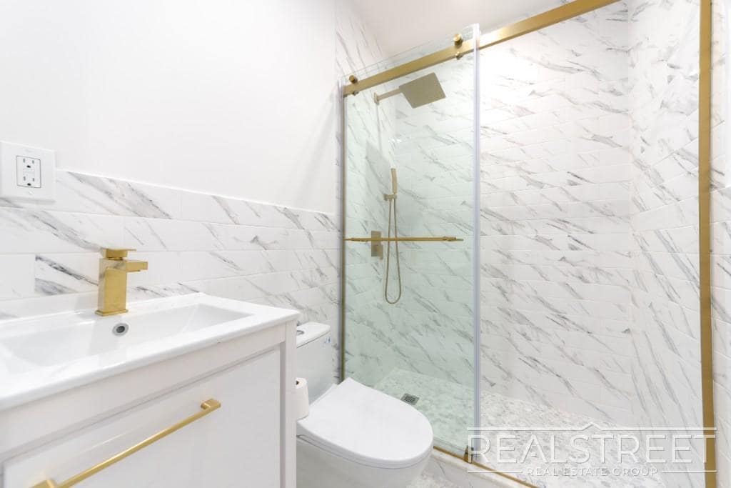 Building Photo - 3 Bed 3 Bath with W/D in unit!