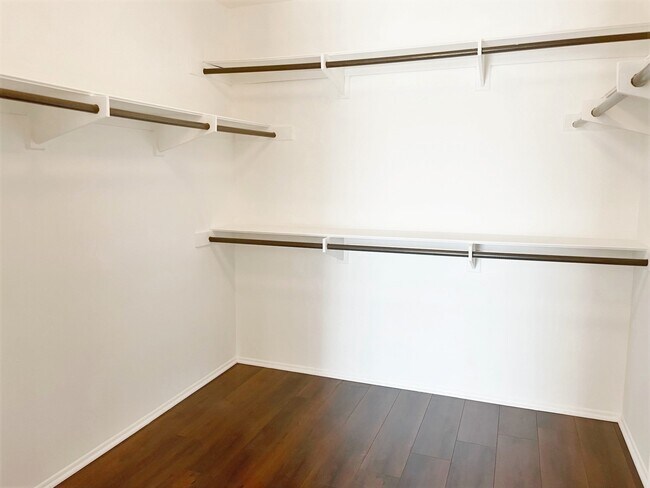 Building Photo - 1450 Palisades Dr