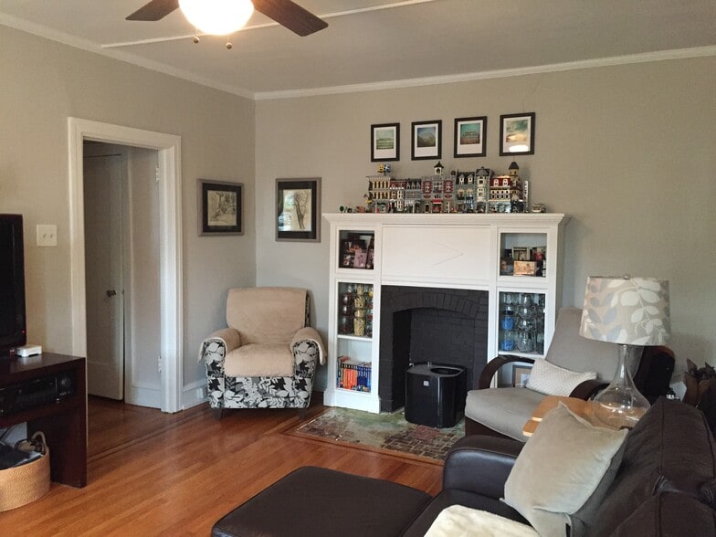 Primary Photo - 2 N Ridge Ave