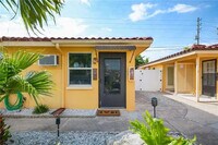 Building Photo - 2600 N Paula Dr