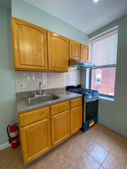 Kitchen - 1414 Snyder Ave